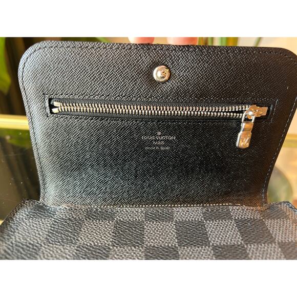 LOUIS VUITTON Damier Graphite Belt Pochette - Picture 10 of 16